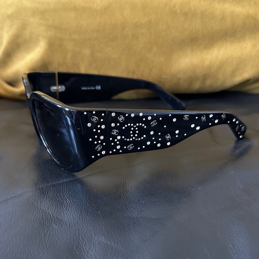 CHANEL Black Crystal-Embellished Sunglasses - Picture 6 of 11